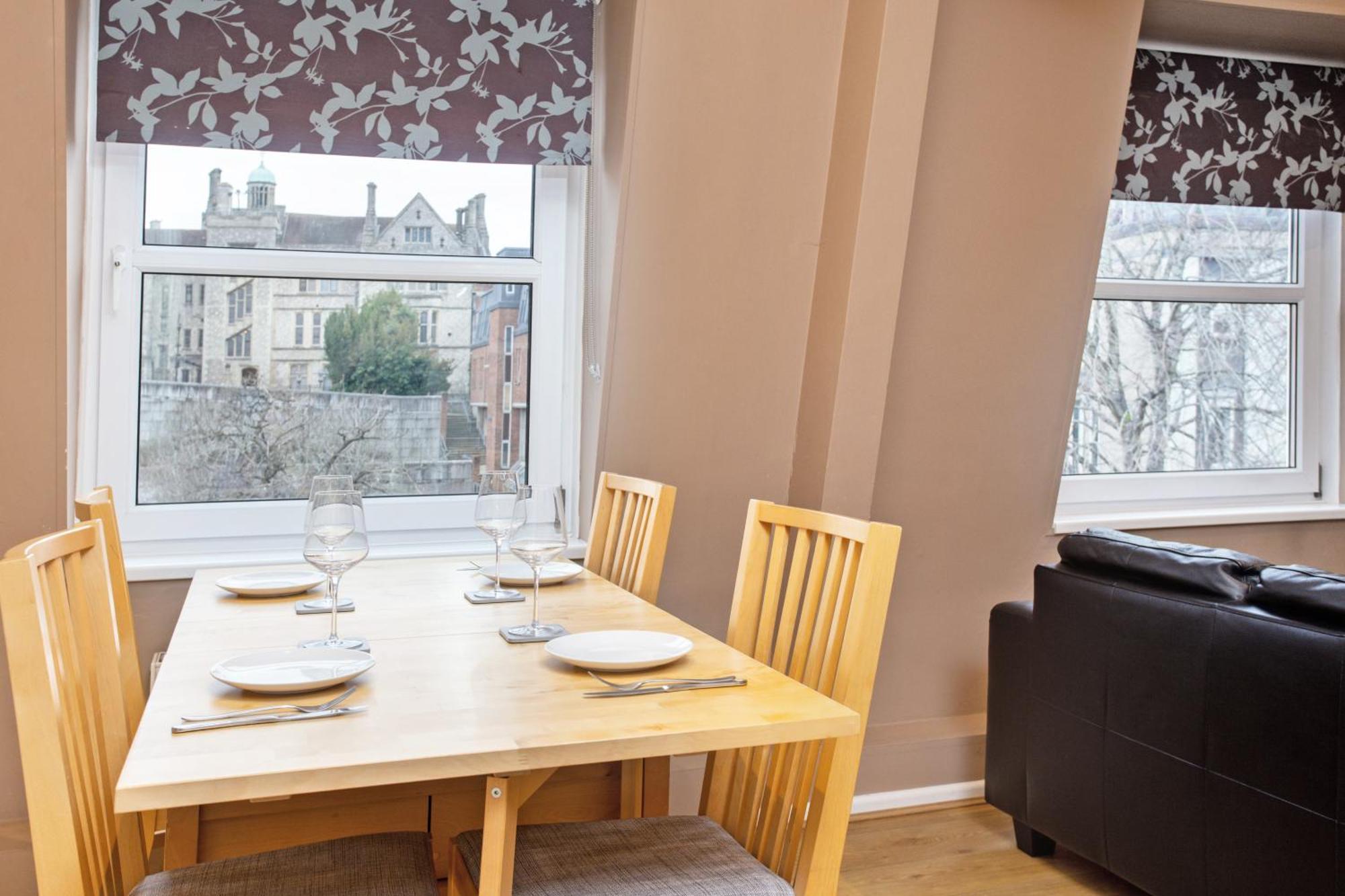 Perfect Perch For Legal Eagle - Winchester Law Courts, High St, Westgate Museum Apartment Luaran gambar